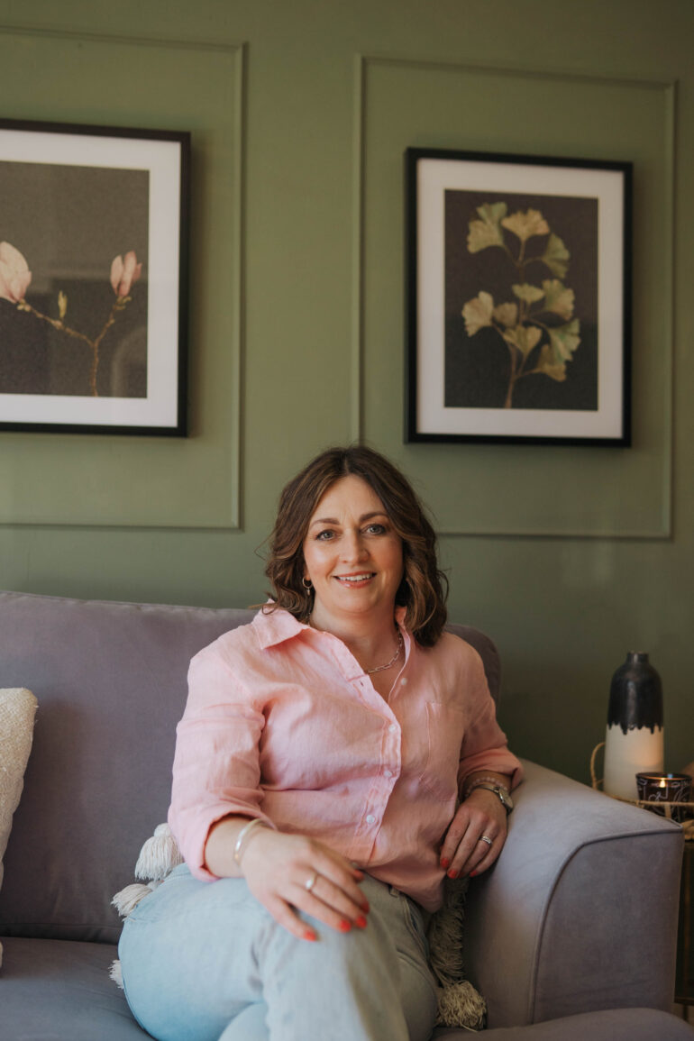 How to Coordinate your Accent Wall with the Perfect Furniture and Decor