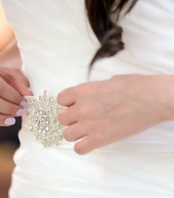 Bridal brooch wedding inspiration