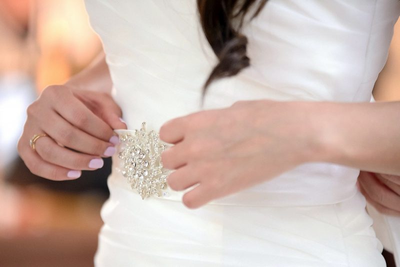 Bridal brooch wedding inspiration
