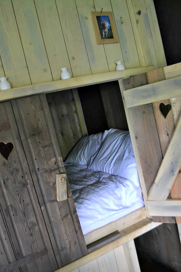 Cupboard bed2