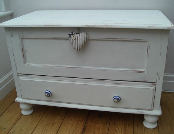 Painting a pine chest