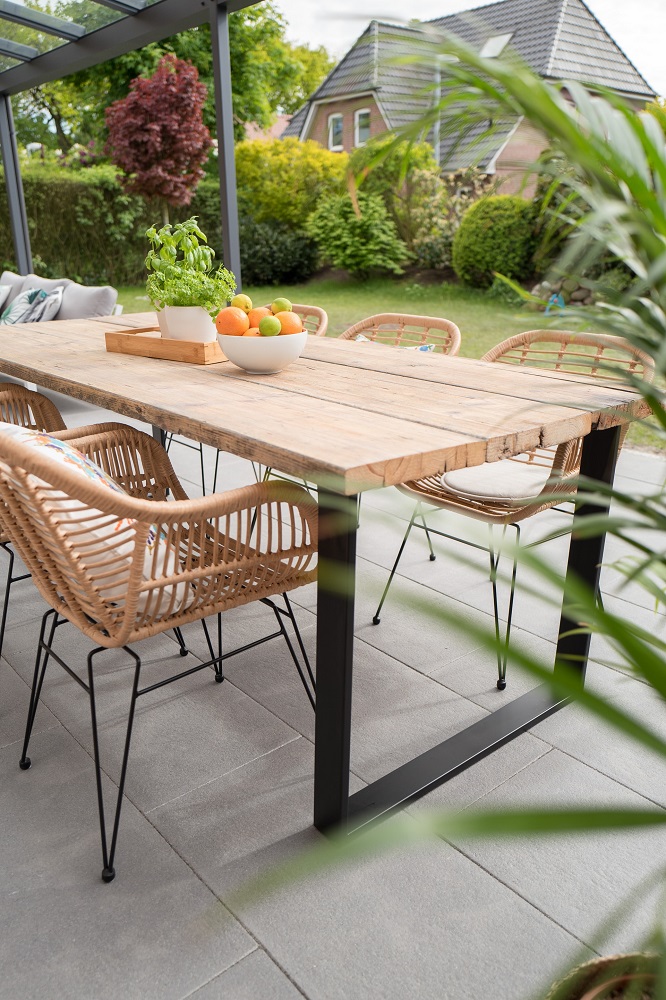 How to Improve Your Backyard This Summer: Ideas for Outdoor Living