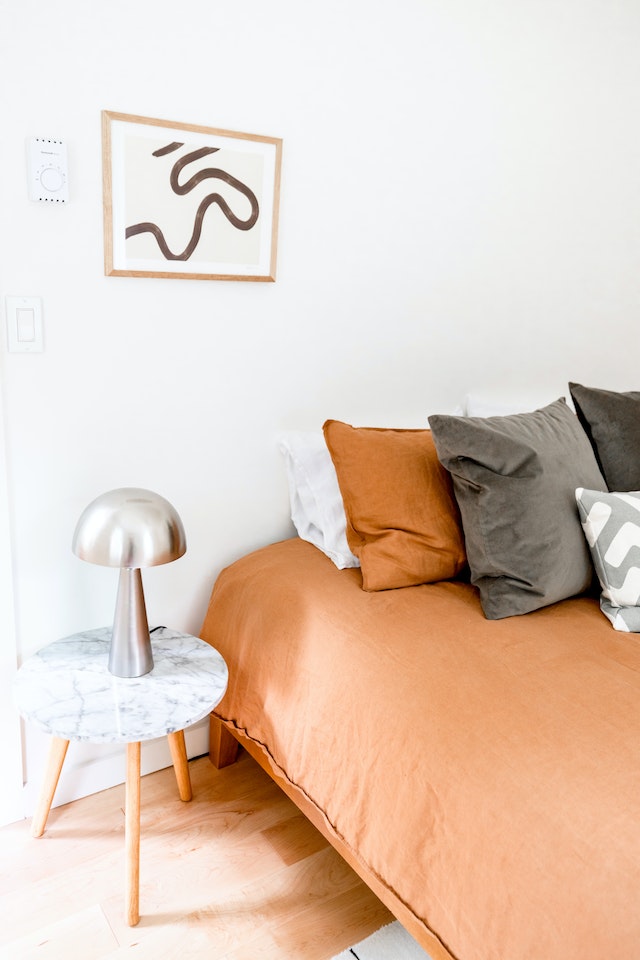 4 Quick And Easy Ways To Declutter Your Bedroom
