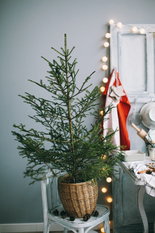 How To Decorate For Christmas Without Overwhelming Yourself