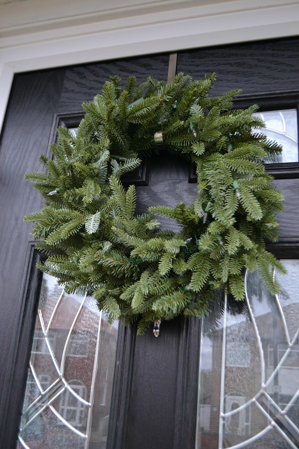 Christmas_wreath_artificial